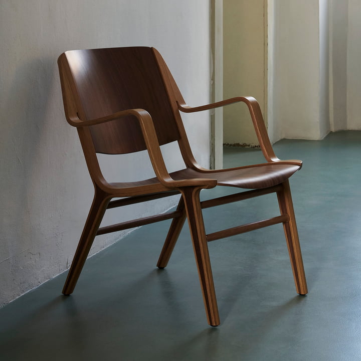 AX Lounge Chair mit Armlehnen HM11, Walnuss / Eiche lackiert von &Tradition