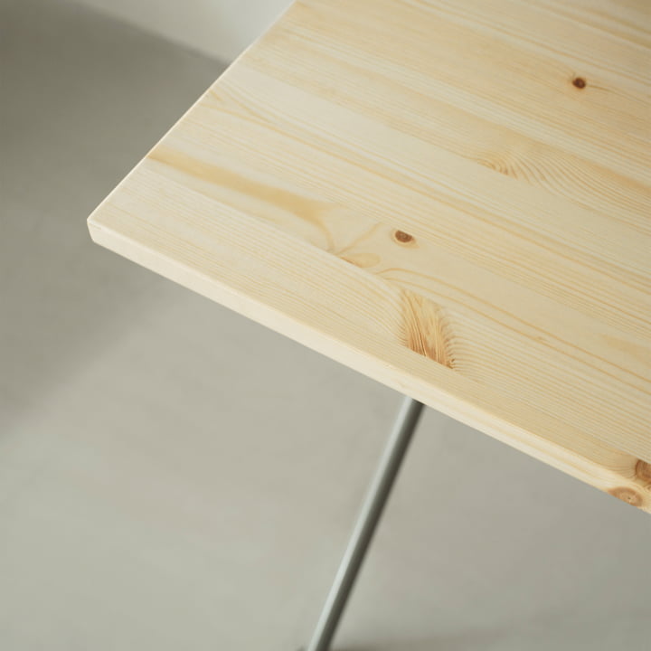 Kip Schreibtisch, grau / kiefer von Normann Copenhagen