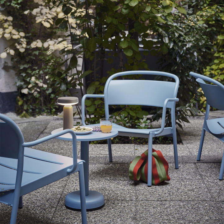 Linear Steel Lounge Armchair, hellblau NCS 4020-B von Muuto