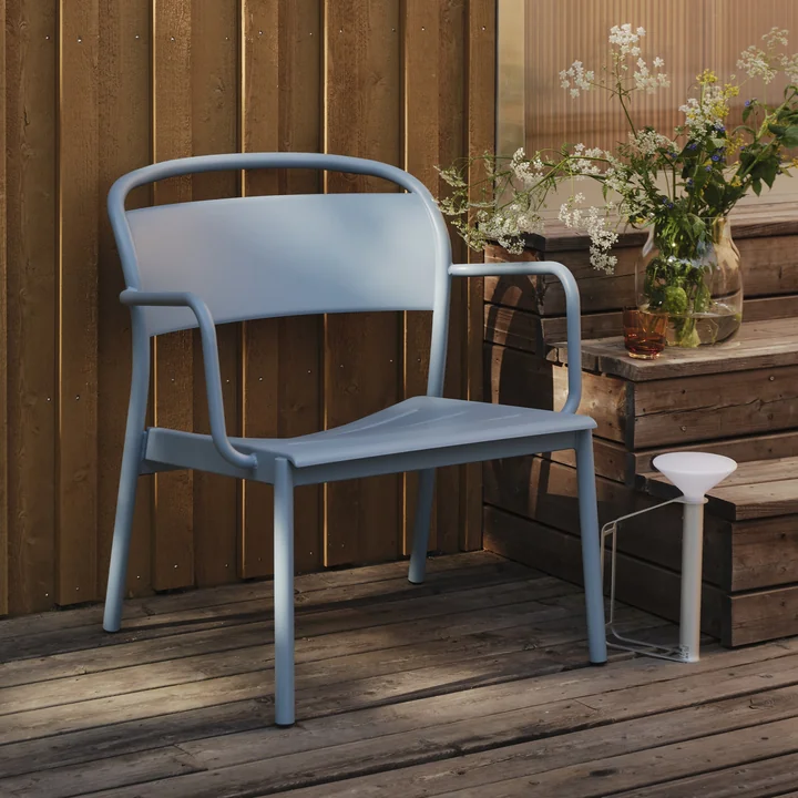 Linear Steel Lounge Armchair, hellblau NCS 4020-B von Muuto