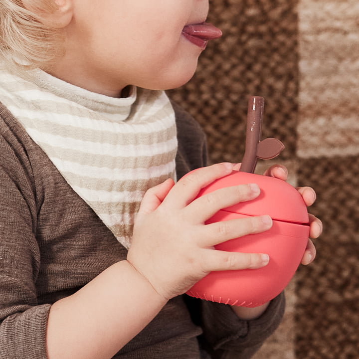 Apfel Becher mit Strohhalm von OYOY Mini