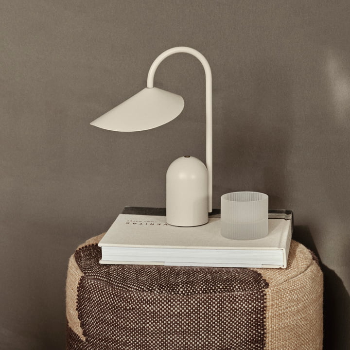 Arum Akku LED-Tischleuchte, cashmere von ferm Living