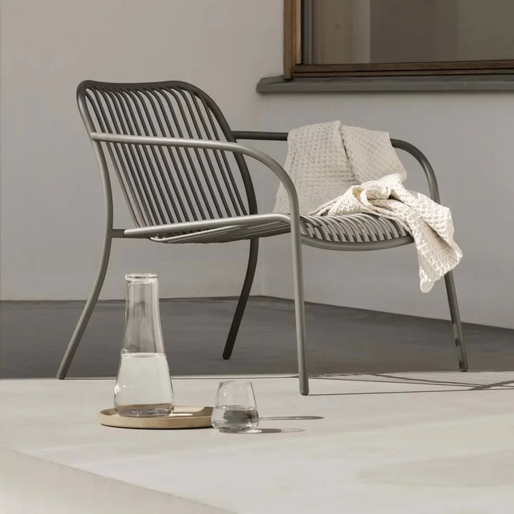 Oku Serviertablett von Blomus