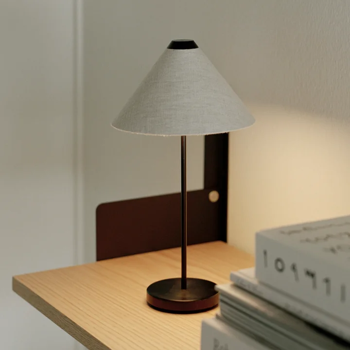 Brolly Portable LED Tischleuchte mit Akku von New Works