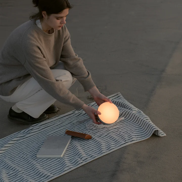 Sphere LED Tischleuchte von New Works