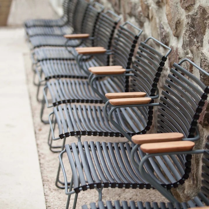 HOUE - CLICK Outdoor Dining Armlehnstuhl mit niedriger Lehne