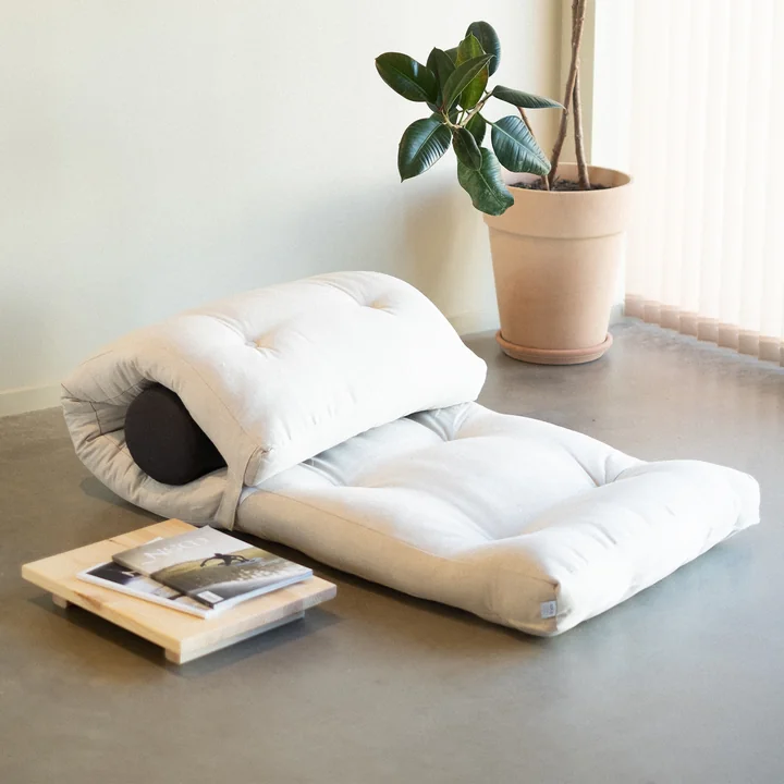 Wrap Futonsessel von Karup in dunkelgrau / natur