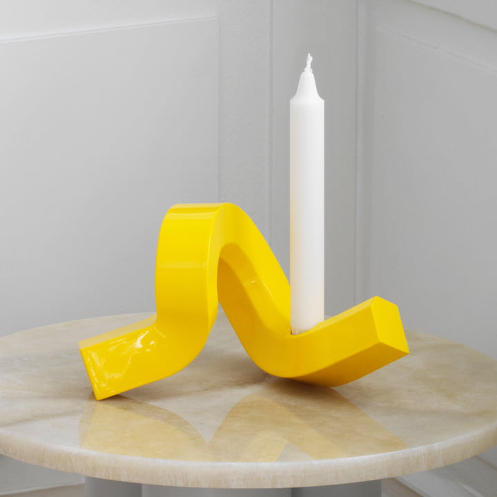 Crooked Kerzenständer, gelb von Normann Copenhagen