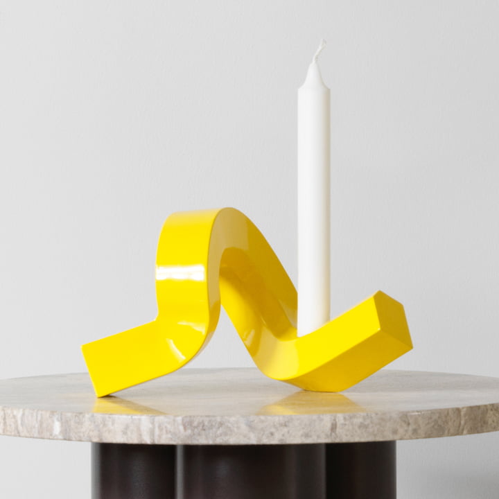 Crooked Kerzenständer, gelb von Normann Copenhagen