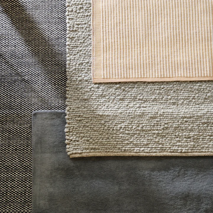 Raw Teppich No. 2, dunkelgrau von HAY