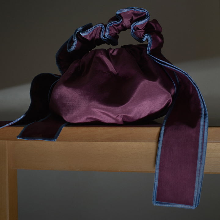  Scrunchie Bag, aubergine von Juslin Maunula