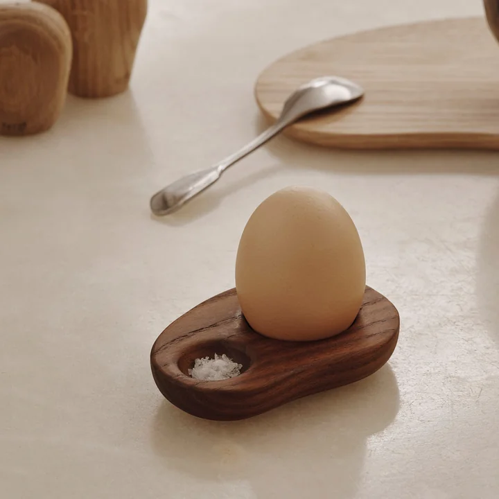 Ferm Living - Cairn Eierbecher, dunkelbraun