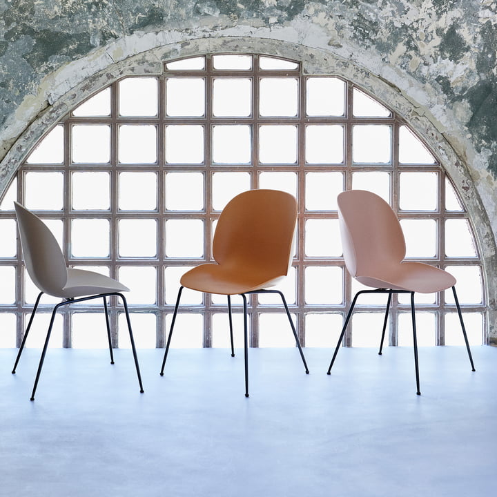 Gubi - Beetle Dining Chair, Conic Base schwarz