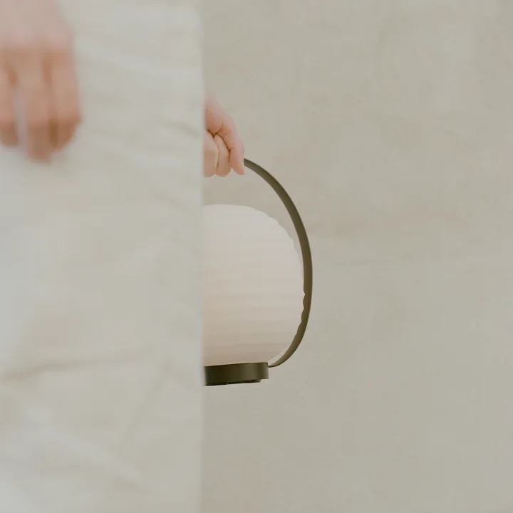 New Works - Lantern Portable Tischleuchte mit Akku