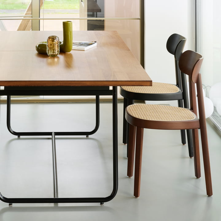 Thonet - 118 Stuhl mit Rohrgeflecht, Nussbaum TP 24 / Buche gebeizt