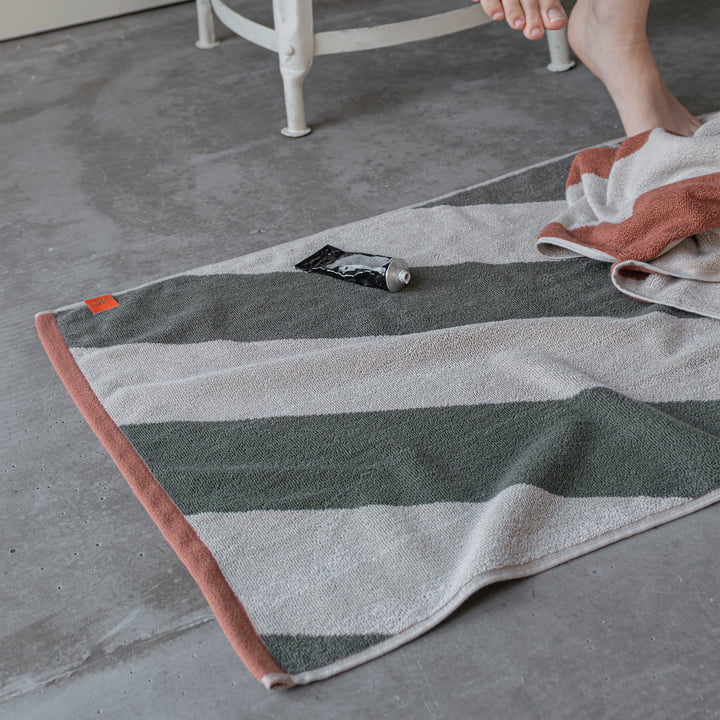 Mette Ditmer - Diagonal Badematte, 50 x 80 cm, dark olive