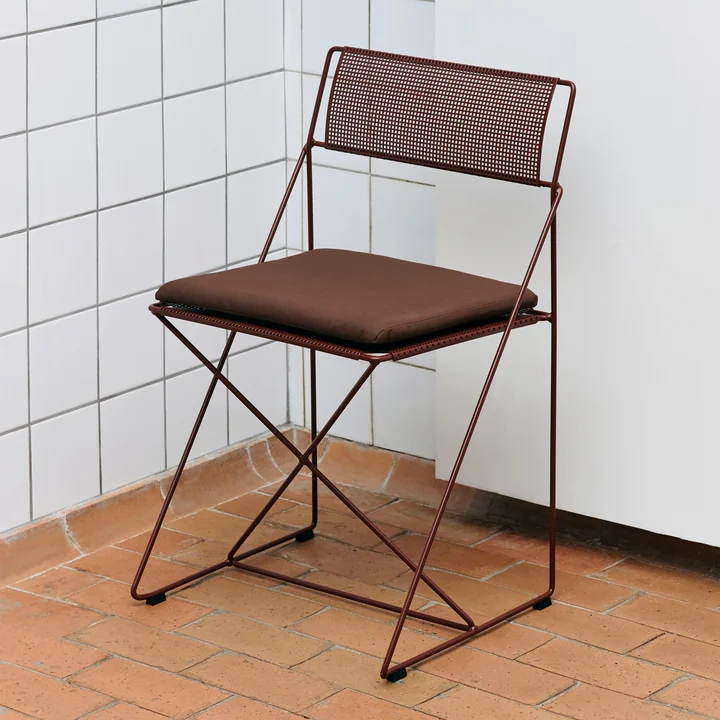 HAY - X-Line Stuhl, Outdoor, iron red mit Sitzkissen