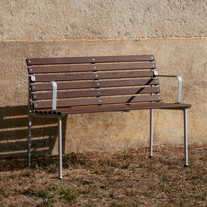 Hay - Traverse Dining Bench, mit Armlehnen, aluminium / Esche geölt