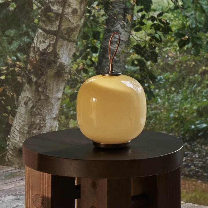 Louis Poulsen - VL45 Radiohus Portable LED Tischleuchte, messing / glossy pale yellow