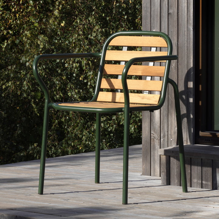 Normann Copenhagen - Vig Armlehnstuhl, dunkelgrün / robinie