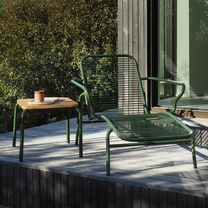 Normann Copenhagen - Vig Liegestuhl, dunkelgrün, Beistelltisch, dunkelgrün / robinie