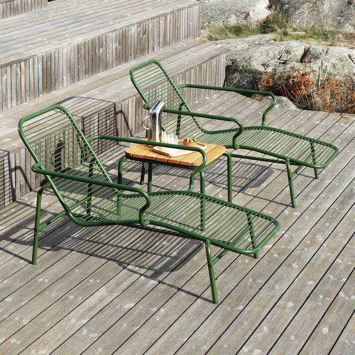Normann Copenhagen - Vig Liegestuhl, dunkelgrün, Beistelltisch, dunkelgrün / robinie