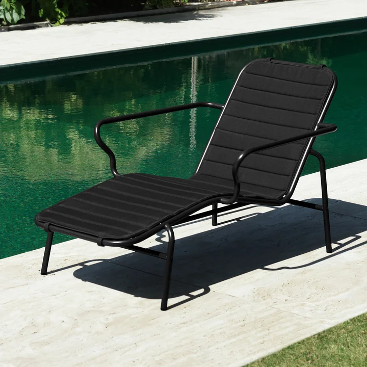 Normann Copenhagen - Vig Liegestuhl, schwarz mit Sitzauflage