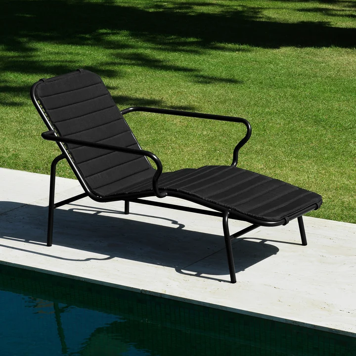 Normann Copenhagen - Vig Liegestuhl, schwarz mit Sitzauflage
