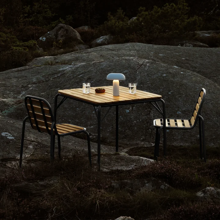 Normann Copenhagen - Vig Tisch, 90 x 80 cm, Vig Stuhl, schwarz / robinie