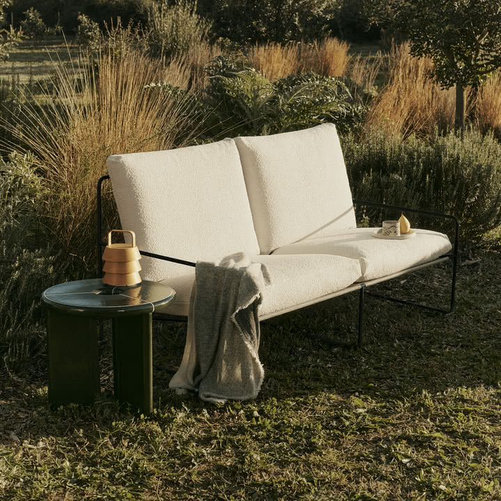 Ferm Living - Desert Outdoor 2-Sitzer Sofa, schwarz / off-white (Pure Bouclé)