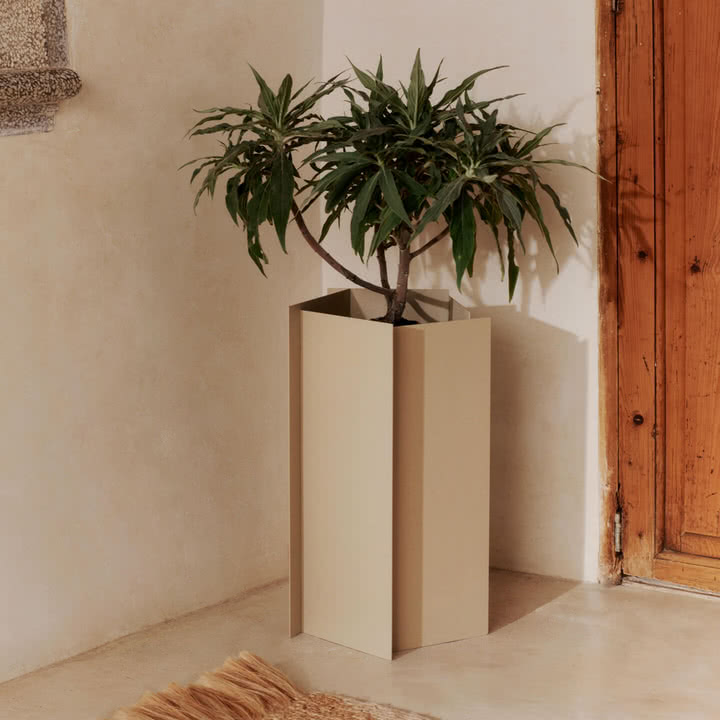 Ferm Living - Fragma Pflanztopf, Ø 27,5 x H 49 cm, cashmere