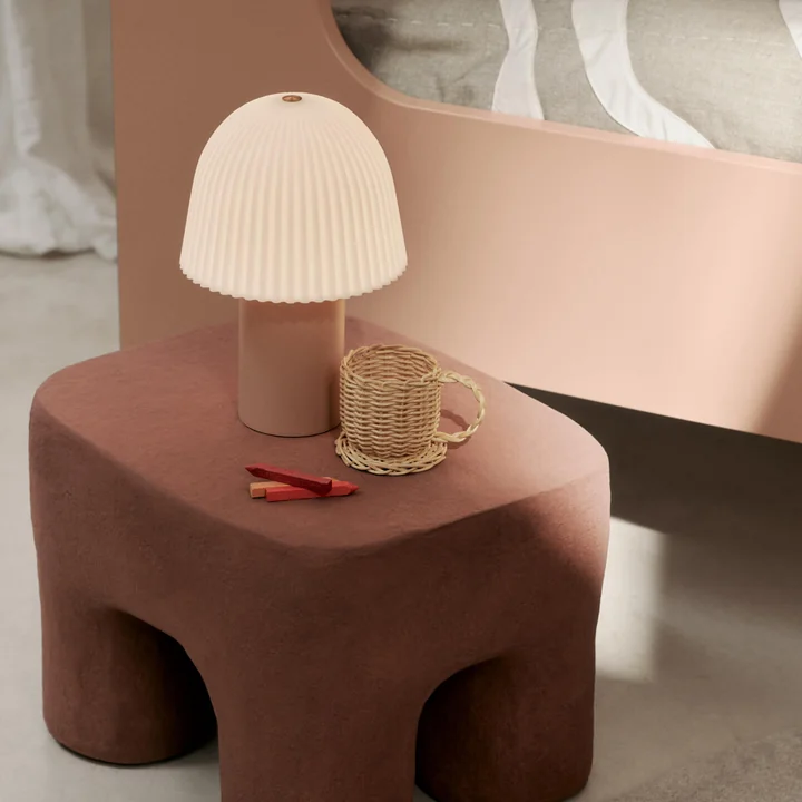 Ferm Living - Frill LED Tischleuchte mit Akku, weiß / rosa