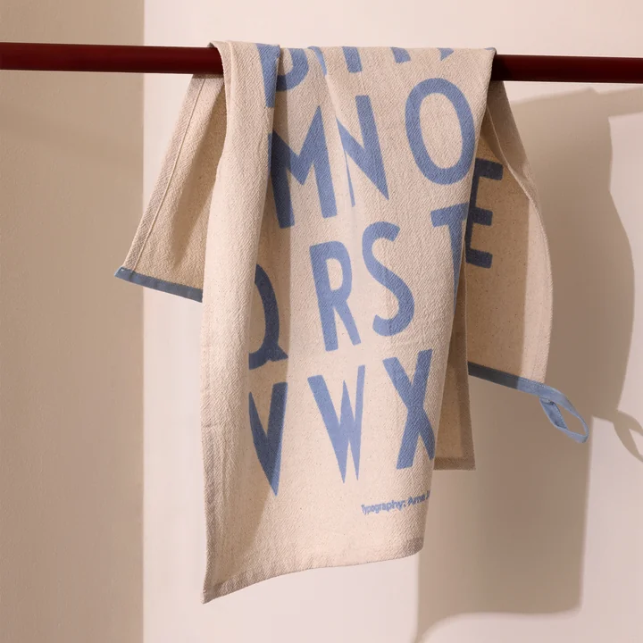 Design Letters - Premium Classic Geschirrtuch, natural / light blue