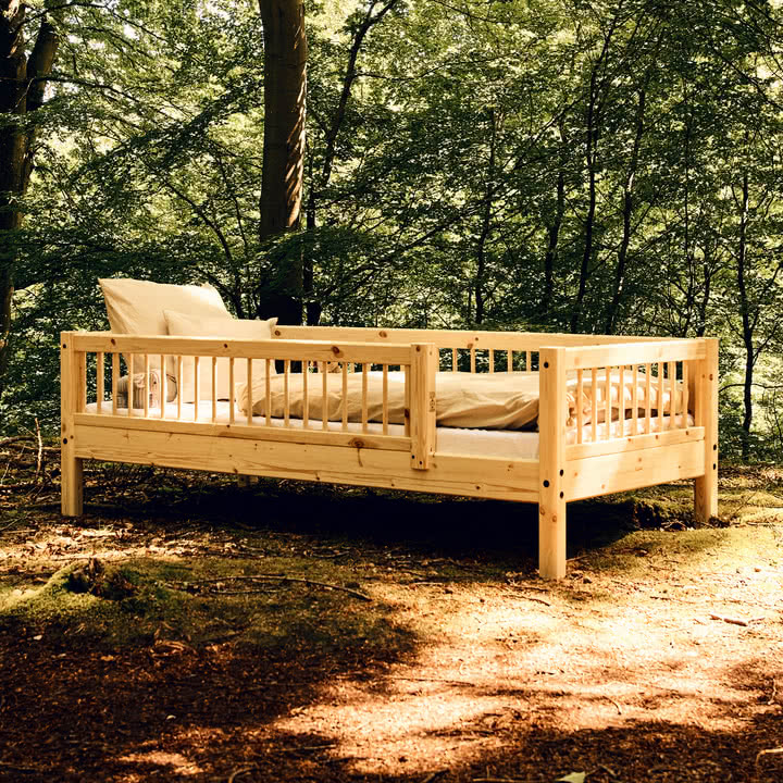 Flexa - Raw Einzelbett mit Absturzsicherung, 90 x 200 cm, Kiefernholz