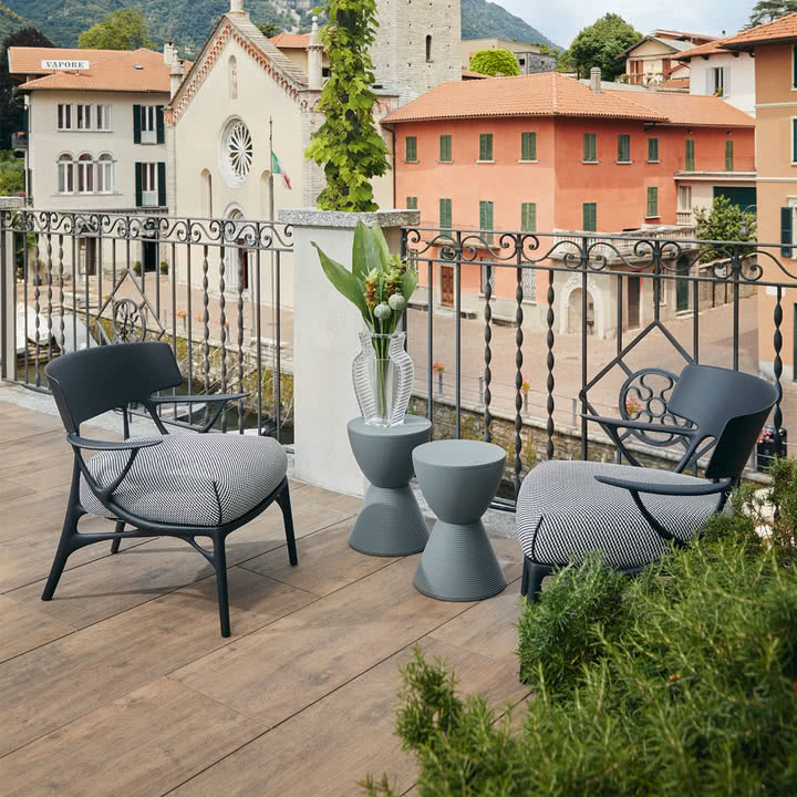Kartell - A.I. Outdoor Lounge Chair, schwarz / weiß-schwarz (Stoff Twill)