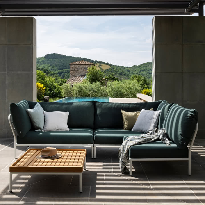 HOUE - Level 2 Sofa, muted white / alpine, Couchtisch 81 x 81 cm bambus, muted white