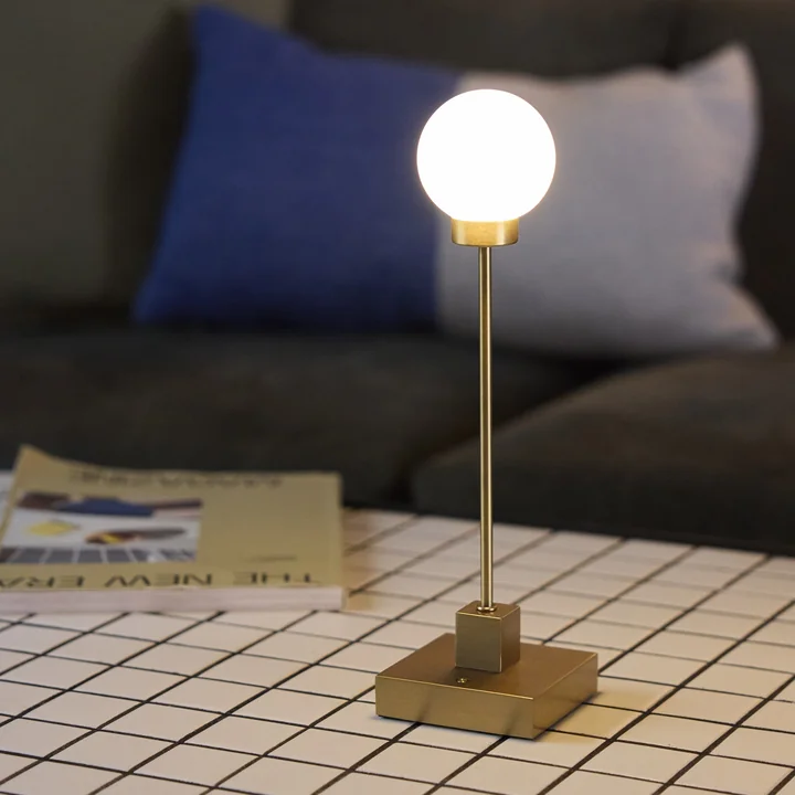 Northern - Snowball LED Tischleuchte mit Akku, Messing