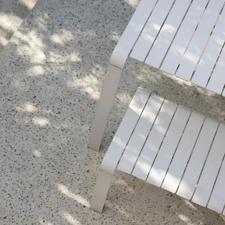 Zuiver - Vondel Gartenbank und Gartentisch, clay