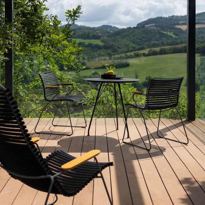 HOUE - CLICK Outdoor Dining Armlehnstuhl mit niedriger Lehne