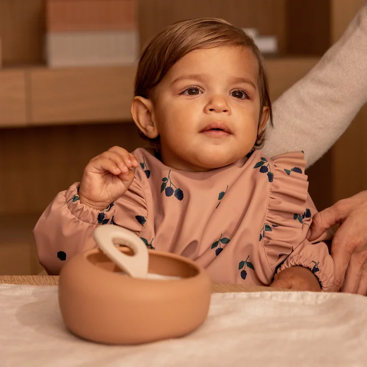 LIEWOOD - Merle Ruffle Cape Lätzchen, berry / pale tuscany, Sparia Schale mit Löffel