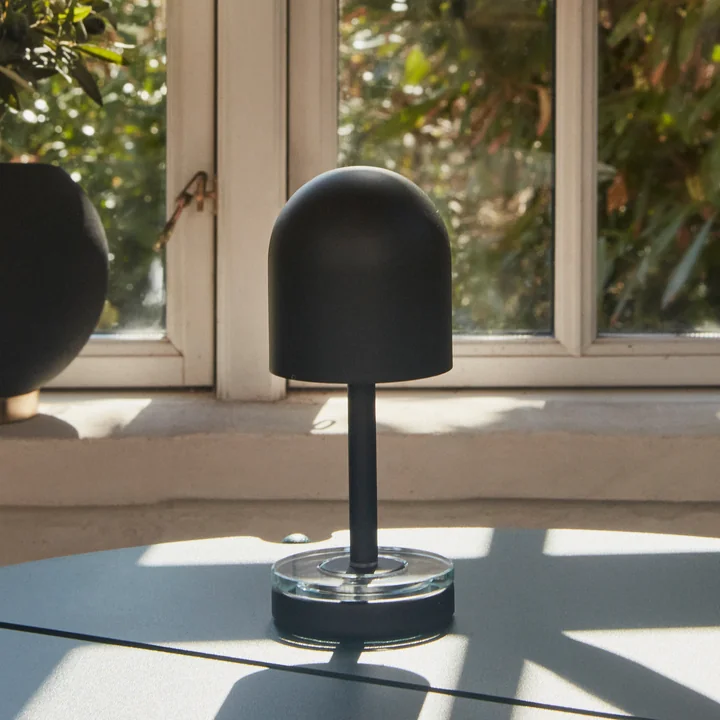 AYTM - Luceo Portable LED Akkuleuchte, Ø 9,9 x H 24 cm, schwarz