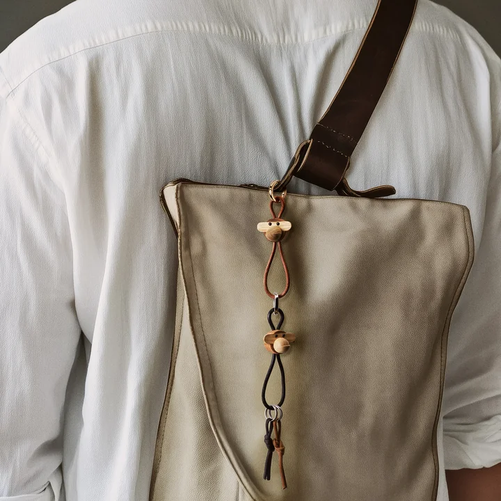 Kay Bojesen - Affe Schlüsselanhänger, Teak geölt / Limba geölt / silber / Leder schwarz