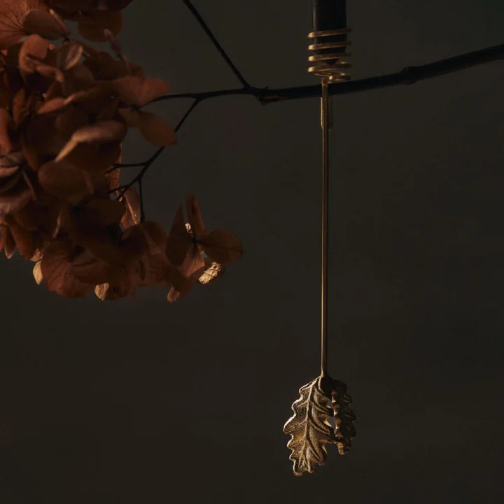 Ferm Living - Oak Leaf Christbaumkerzenhalter, Messing