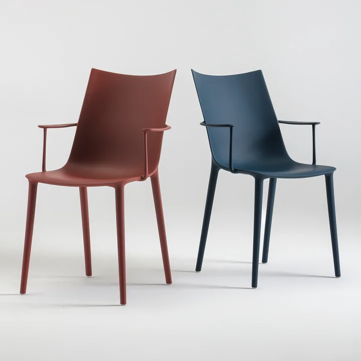 Kartell - H.H.H. Armlehnstuhl, burgunderrot und blau / matt