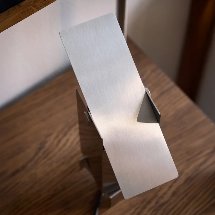 Moebe - Pivoting Tischleuchte, Edelstahl