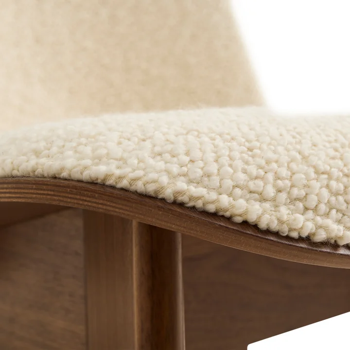 HAY - Chisel Lounge Chair, Nussbaum / creme (Volume 01)