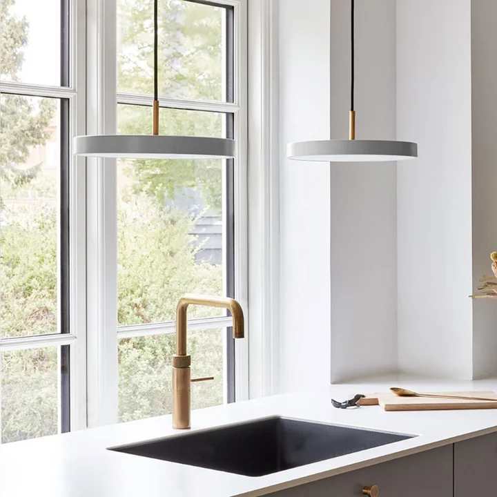 Umage - Asteria Mini LED-Pendelleuchte, Messing / mist