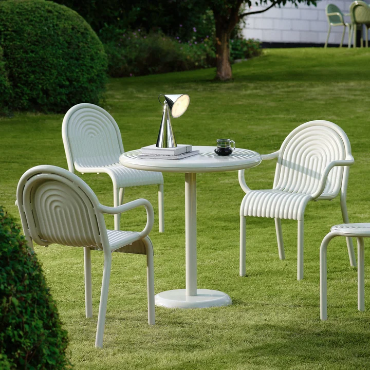 Tom Dixon - Groove Round Gartentisch, Ø 69,7 cm, putty