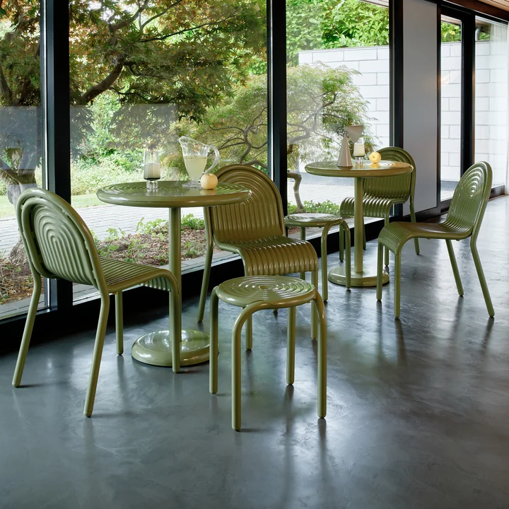 Tom Dixon - Groove Round Gartentisch, Ø 69,7 cm, moosgrün