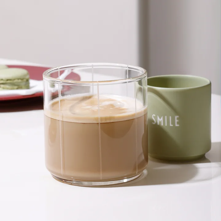 Design Letters - Porzellan Mini-Becher, Smile / grün